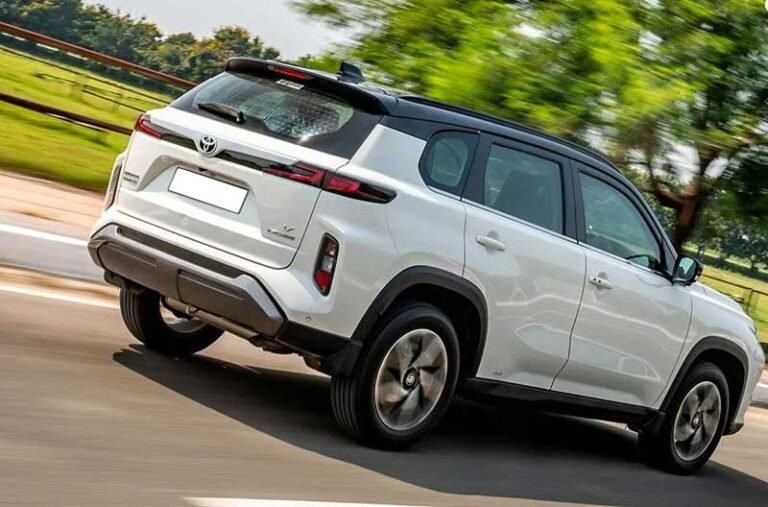 Toyota-Hyryder-rear-right-quarter